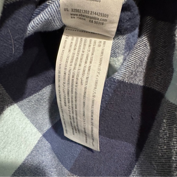 Men’s size large Hollister Blue Plaid Button-Up Shirt - Picture 5 of 8